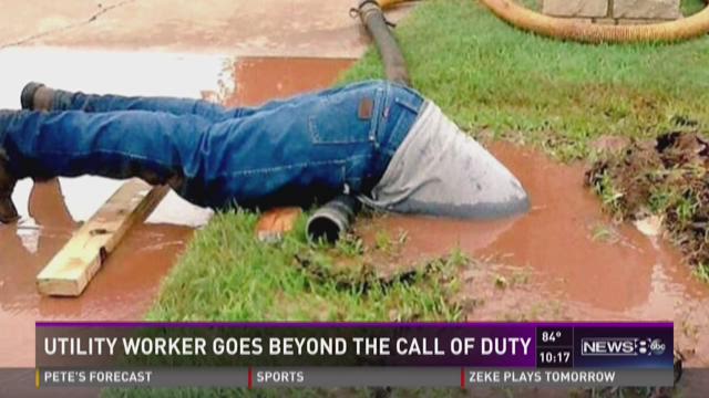 Utility worker's submerged photo goes viral